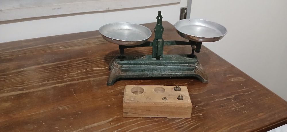Balança antiga de pratos