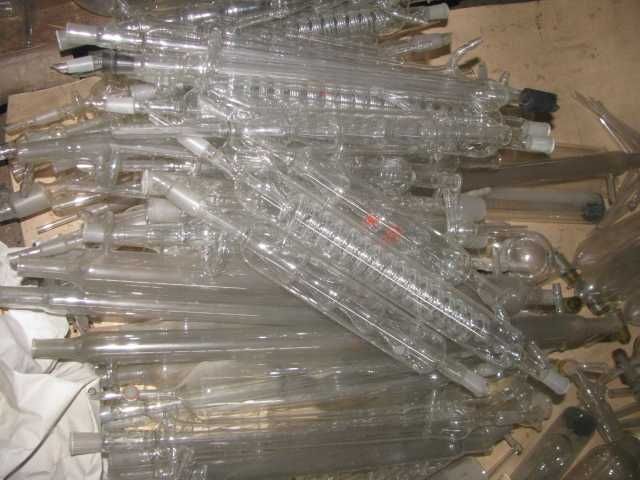 Дистилятор скляний.