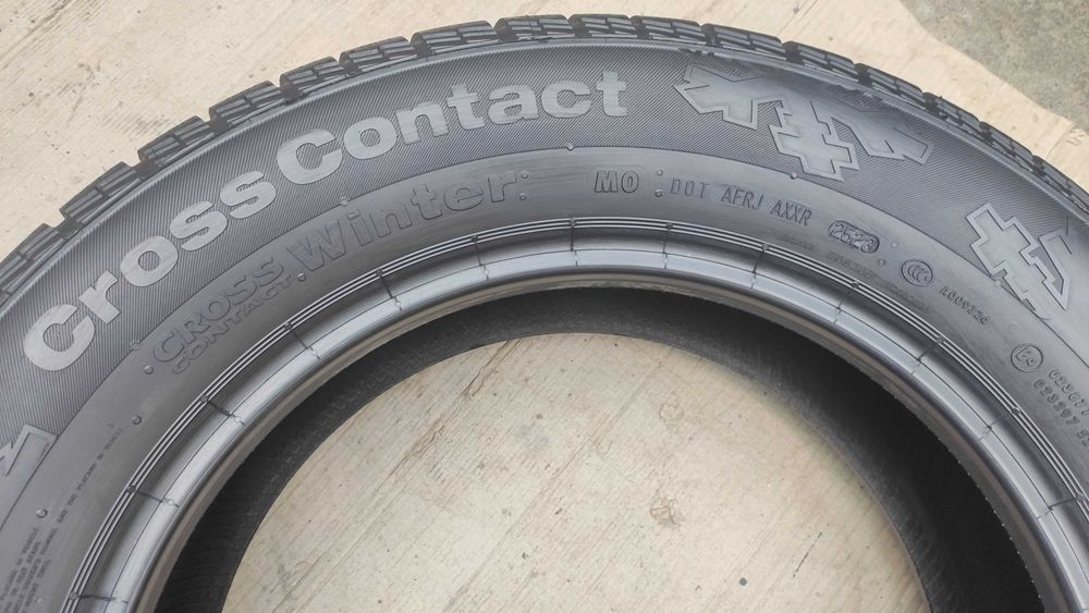 шини 235/60R17. Continental. 8,6мм. 2023р зимові