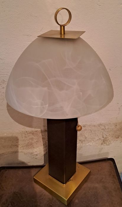 Stylowa lampa  stojącą