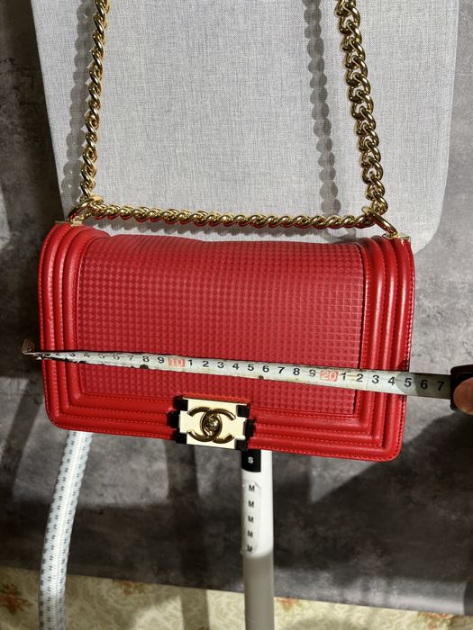 Оригінальна сумка Chanel Boy Bag червона, шкіра, з ланцюжком