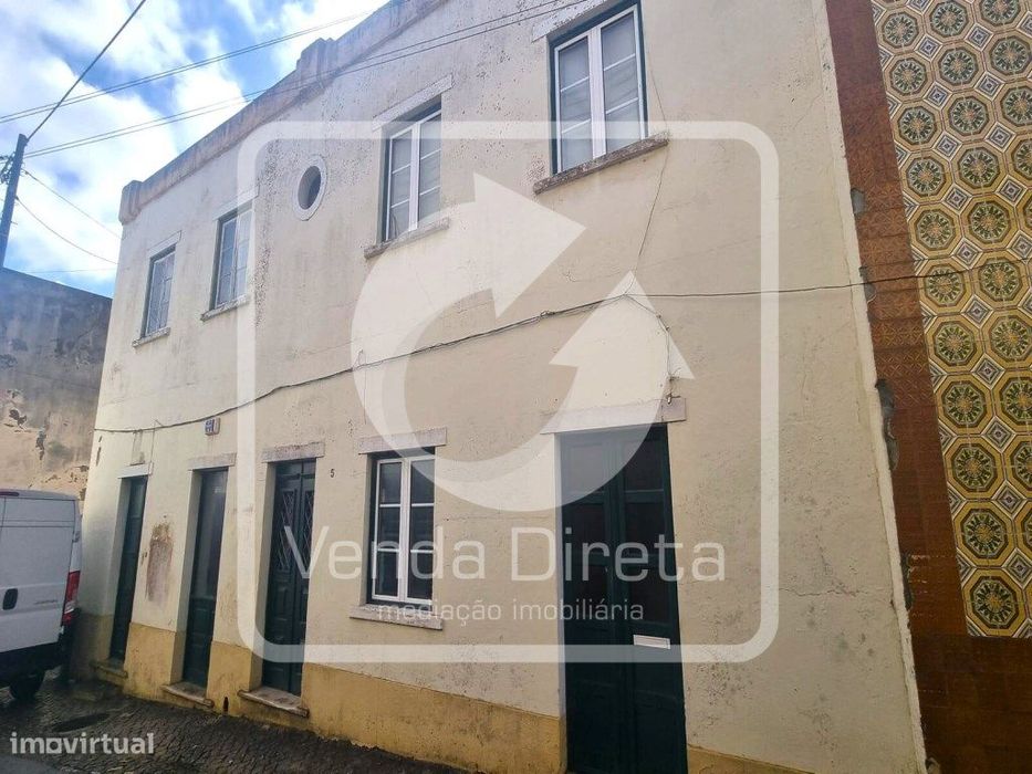 Prédio Urbano de Utilização Mista com Potencial Habitacional e Come...