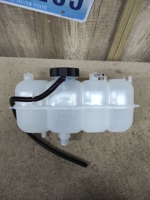 Бачок антифризу розширювальний 2.4L Jeep Cherokee