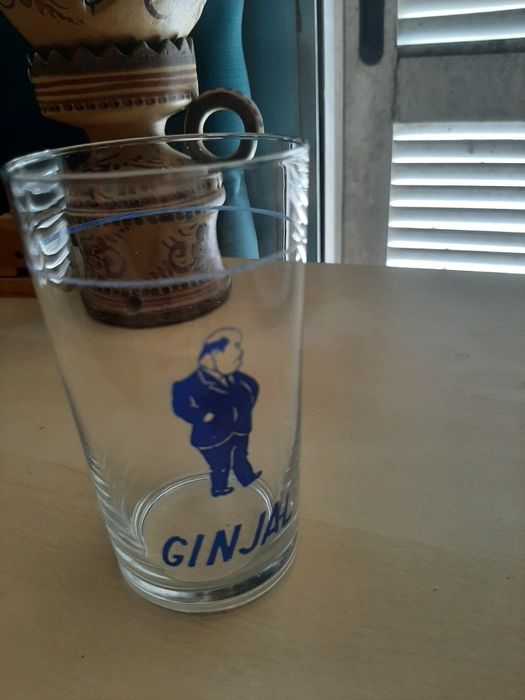 Copo de vidro Ginjal