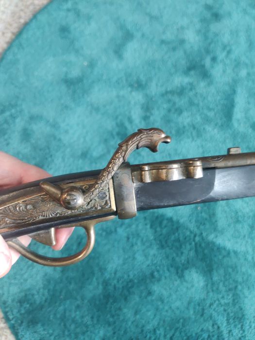 Pistola decorativa estilo antigo (réplica de pederneira)