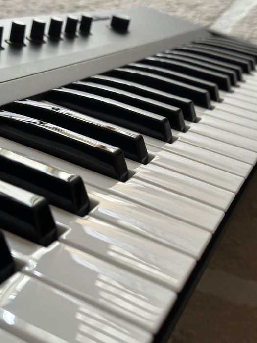 Teclado Midi Komplete Kontrol A49