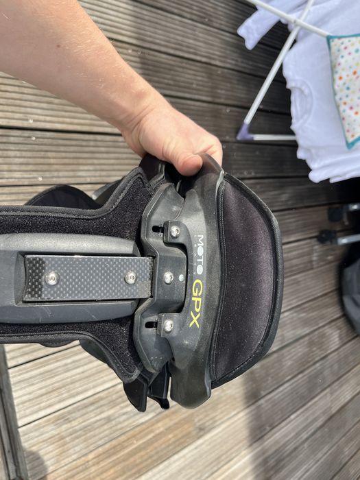 Stabilizator karku LEATT