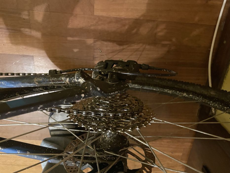 Bicicleta Rockride com luvas, chaves de aperto e tranca