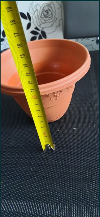 Вазоны пластмассовые