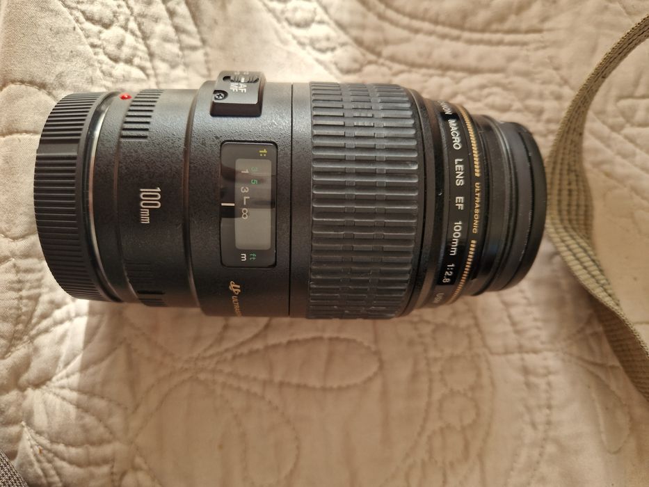 Canon EF 100mm f/2.8 Macro USM,