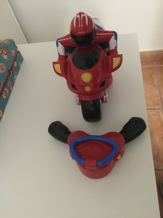 Mota Ducati com comando à distancia