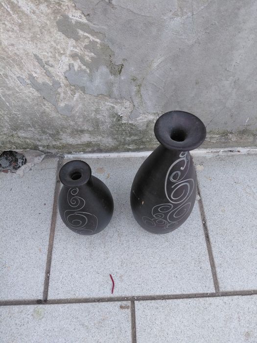 2 Bules pretos de sala com ligeiras marcas de uso 5€ as 2