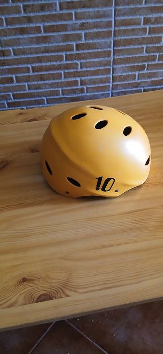 Capacete de skate