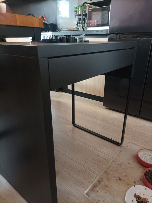Małe biurko IKEA