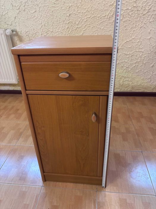 mała szafka z szufladą do domu