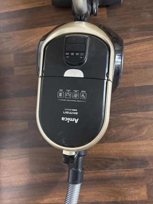 Odkurzacz Amica Akman 900W