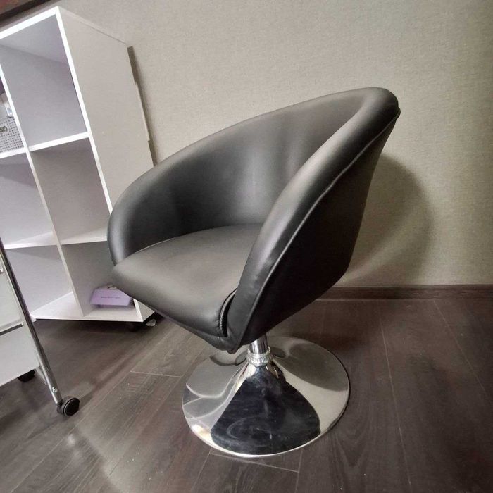 Парикмахерское кресло,  стул для  мастера бьюти,  визажиста