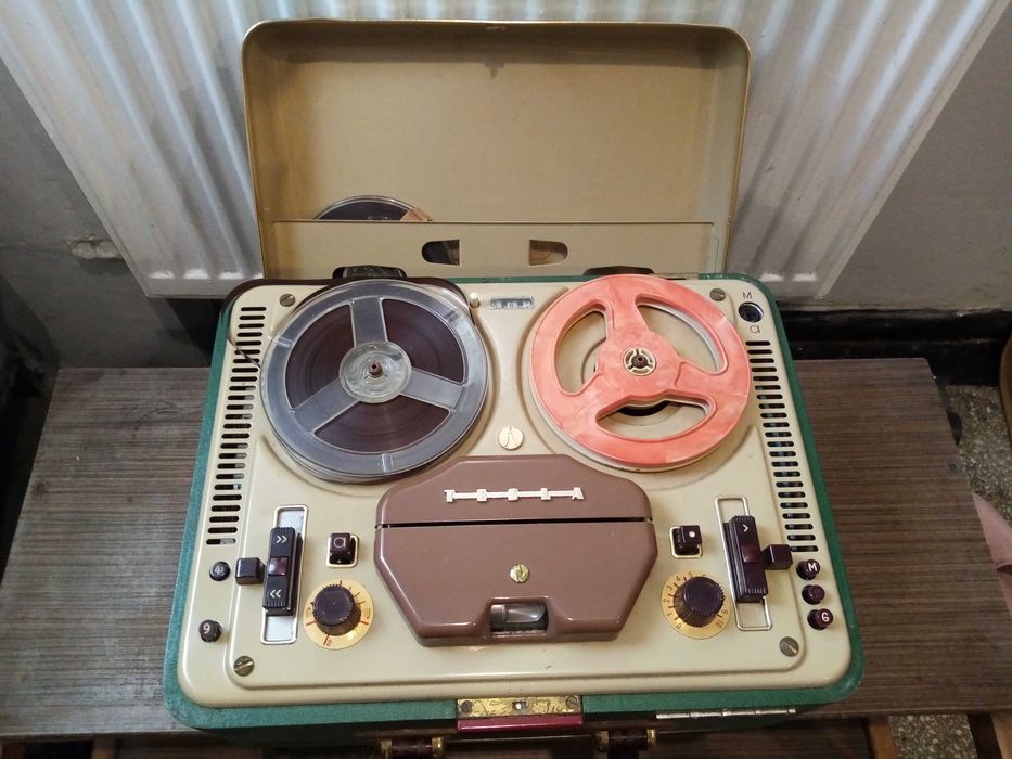 Magnetofon szpulowy Tesla