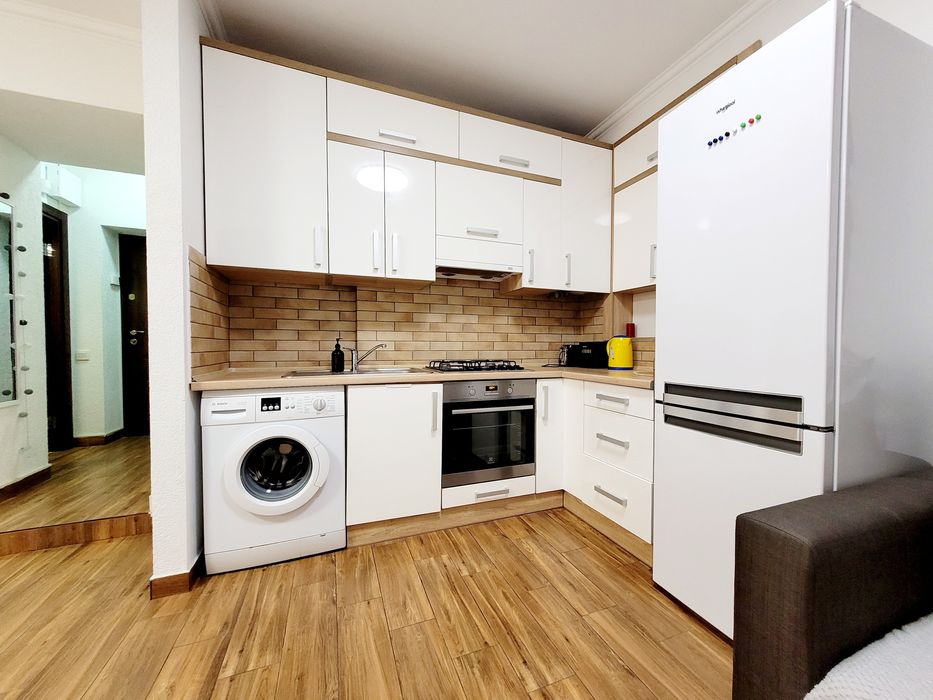 Подобово Львів , центр, пл. Я.Осмомисла, поруч пл. Ринок. Оперний.