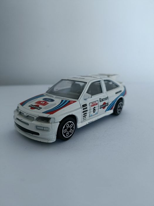 Resorak Bburago Ford Escort