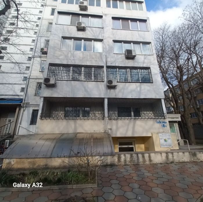 Продам 4-ком квартиру 133м. От Хозяина.  Можно под Бизнес
