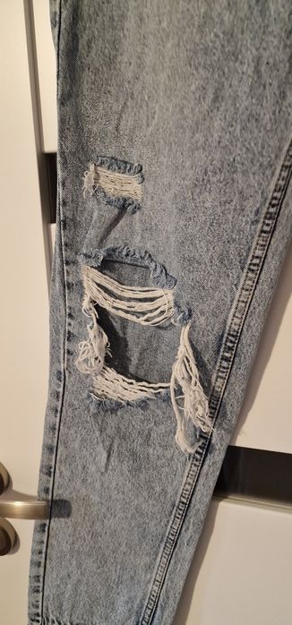 Spodnie jeansy dżinsy Mohito dziury mom boyfriend niebieski