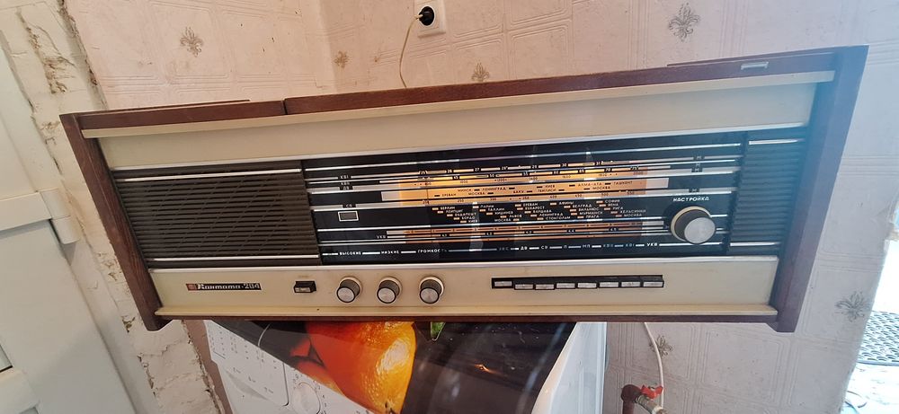 Продам Радиолу "Контакта 204" в рабочем состоянии.
