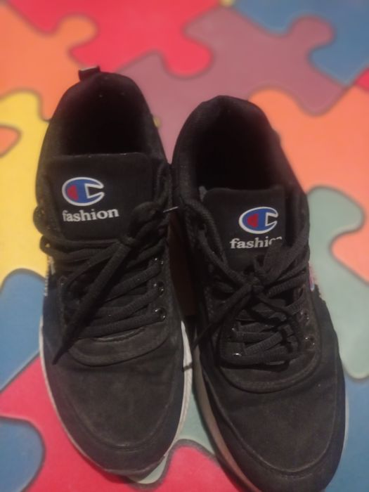 Кросівки замшеві