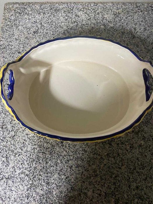 Conjunto pratos, açucareiro, bule, terrina, suporte pegas