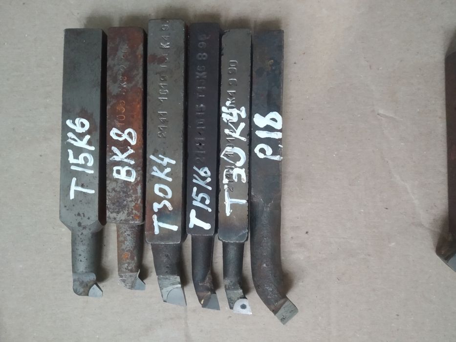 Продам резцы токарные.