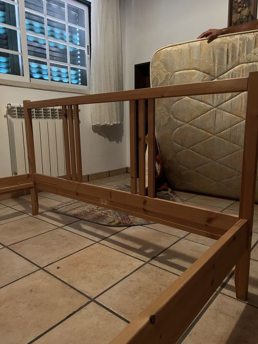 Cama de Madeira + Estrado