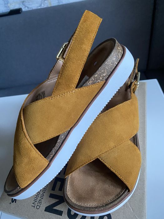 Босоніжки сандалі Clarks