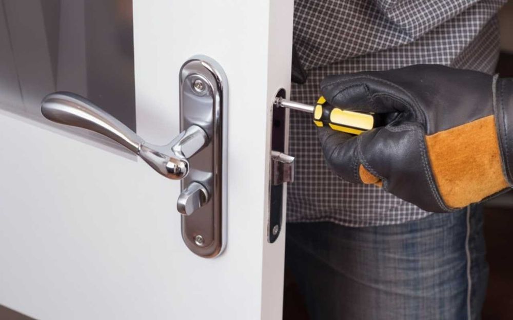 Открыть дверь или авто Киев без повреждений, вскрытие замков, сейфов