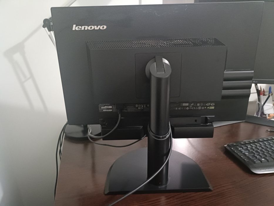 Monitor Lenovo 23" bom estado
