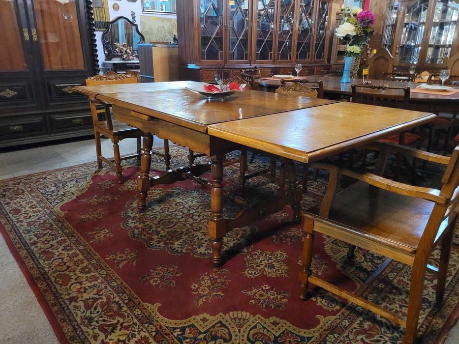 Mesa antiga extensível - Muito bom estado geral - Só a me