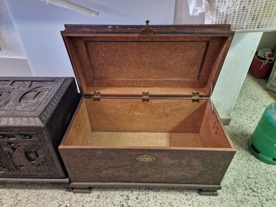 Arca em madeira maciça