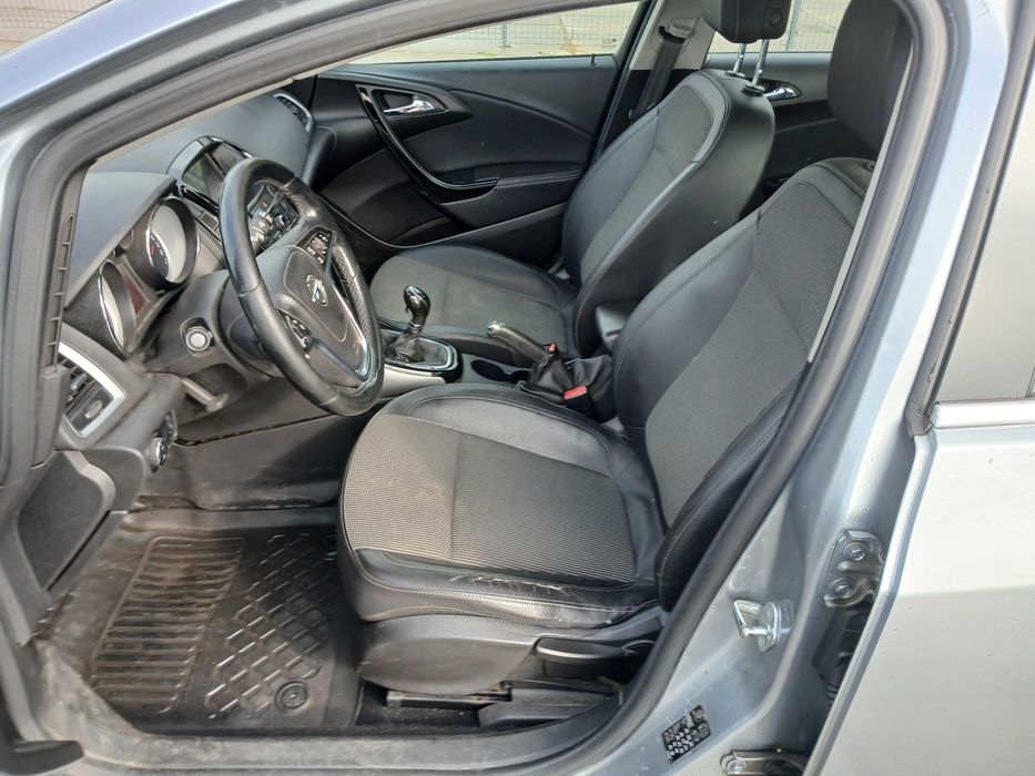 Opel Astra 1,6 diesel, 2015 rok