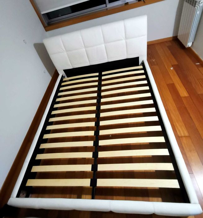 Cama casal + estrado e colchão
