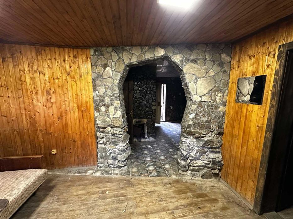 Продається сауна з жилим будинком в смт. Дубове