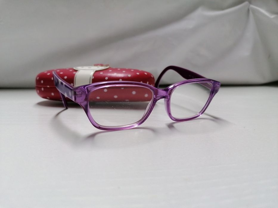 Vendo armação de óculos HELLO KITTY, para criança