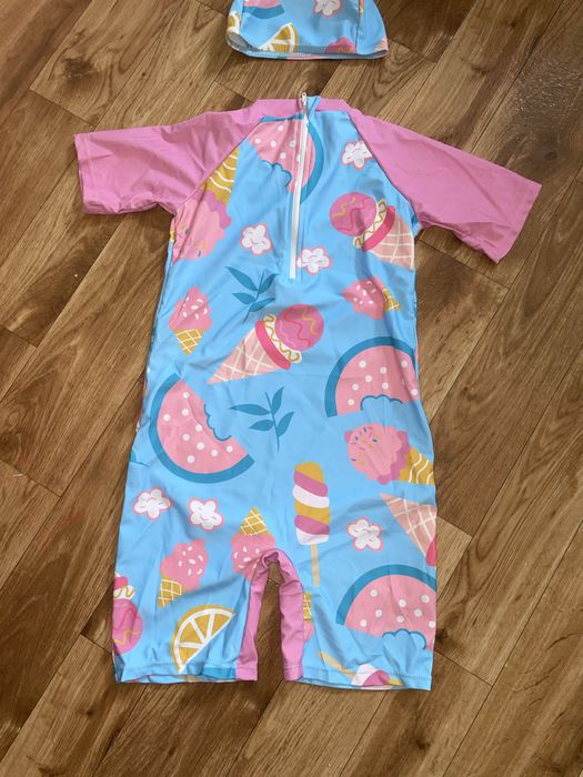 Stroj kapielowy plus czepek 146/152