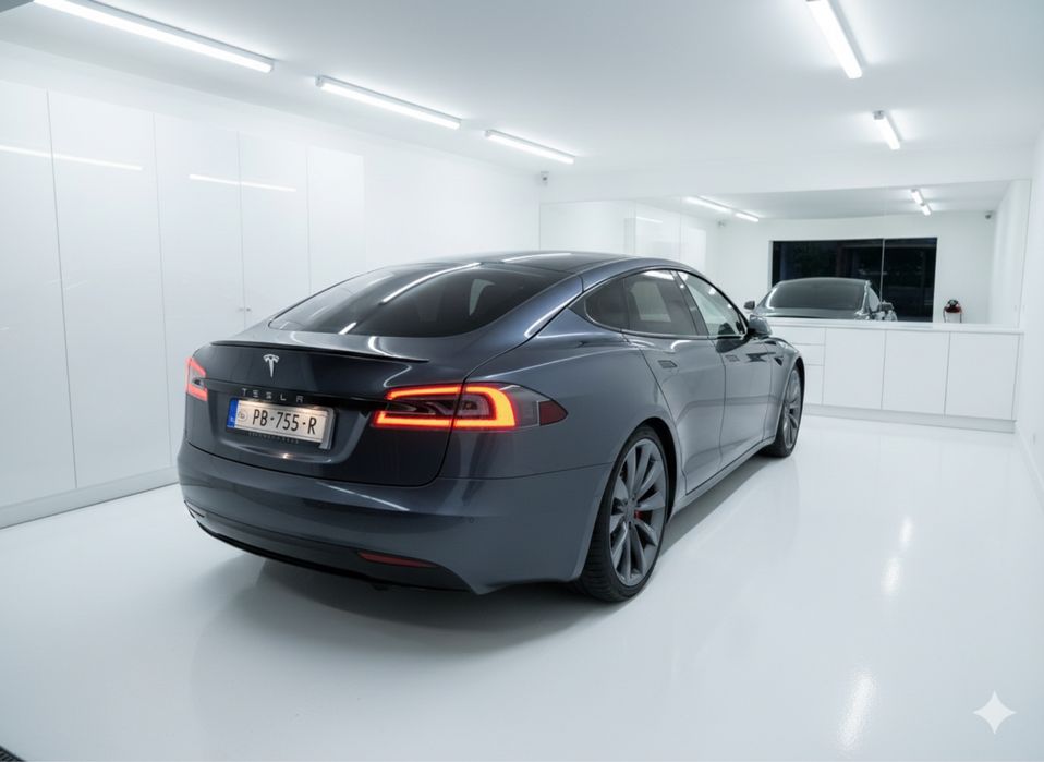 Tesla Model S 90D