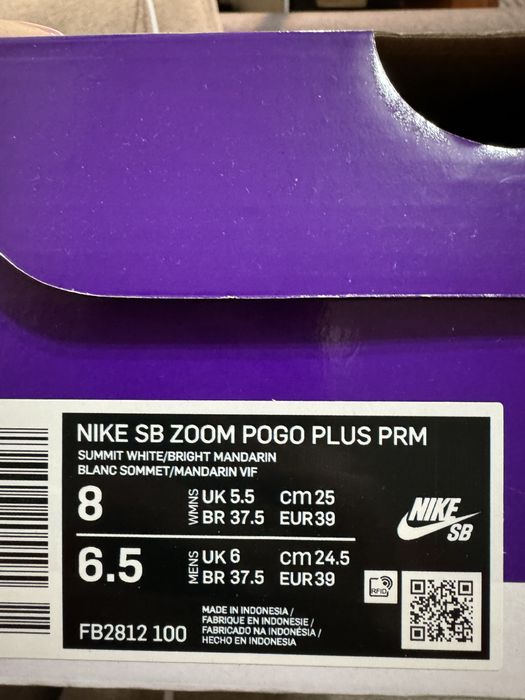 Нові кросівки Nike