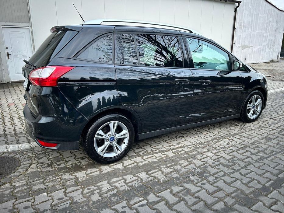 Wynajem samochodu - Ford Grand c-max