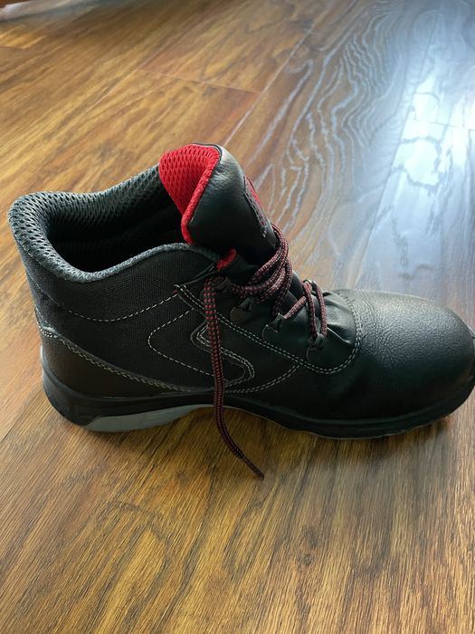 Робоче взуття 40 розміру
