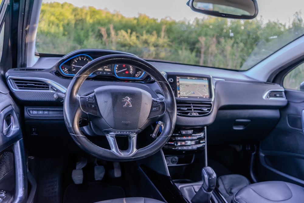 Peugeot 2008 Allure | C\Camera – CarPlay – Hill Climb Control – Luzes de ambiente