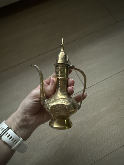 Dzbanuszek mosiadz zdobiony