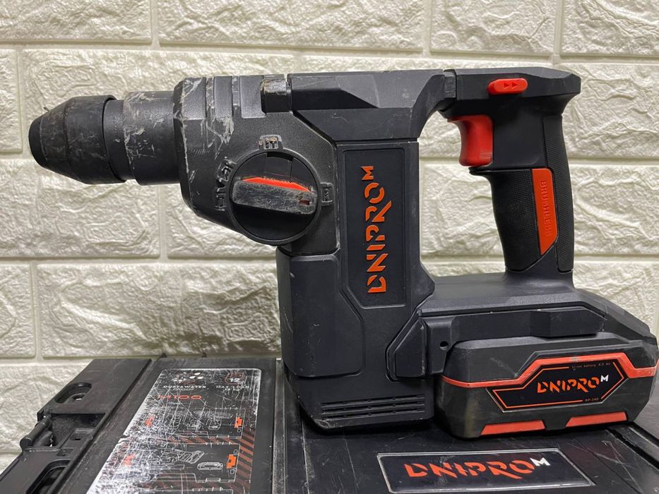 Акумуляторний перфоратор Dnipro-M DHR-202BC ULTRA