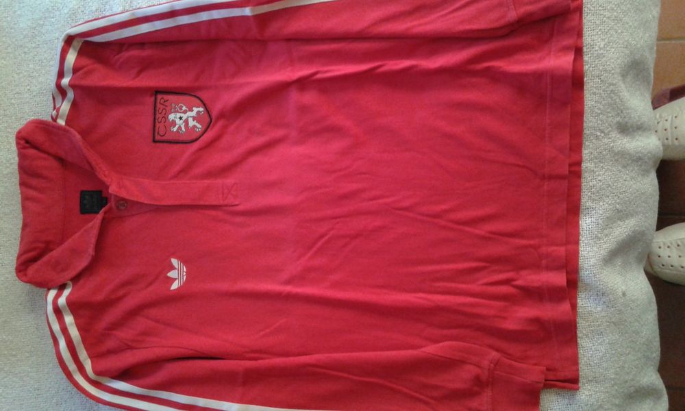 Camisola da antiga Checoslováquia (actual Chequia) marca adidas, modelo retro, manga comprida, usada poucas vezes, tamanho M