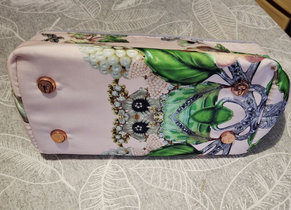 Большая косметичка Ted Baker